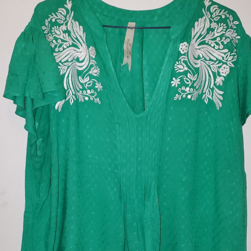 Beautiful plus size v neck top